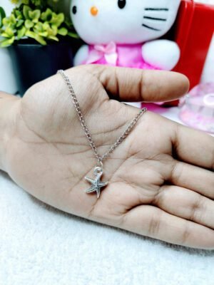 minimalist-silver-star-pendant-chain