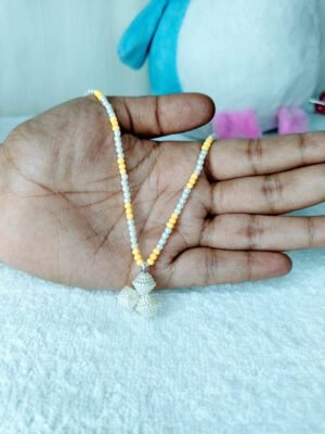 sunny-clover-pearl-beaded-necklace