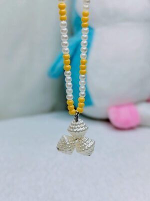 sunny-clover-pearl-beaded-necklace