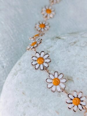 retro-daisy-enamel-flower-chain-necklace