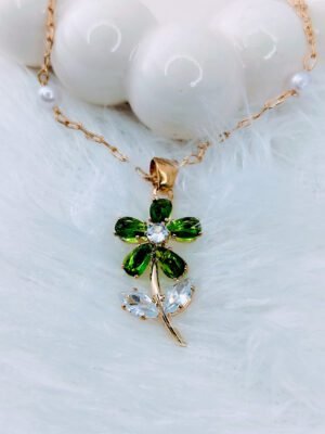 emerald-bloom-flower-pearl-chain-necklace