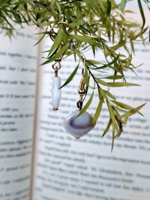 natural-shell-gold-dangle-earrings